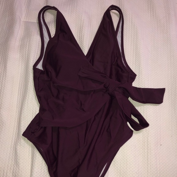 One piece bathing suit - Picture 2 of 2